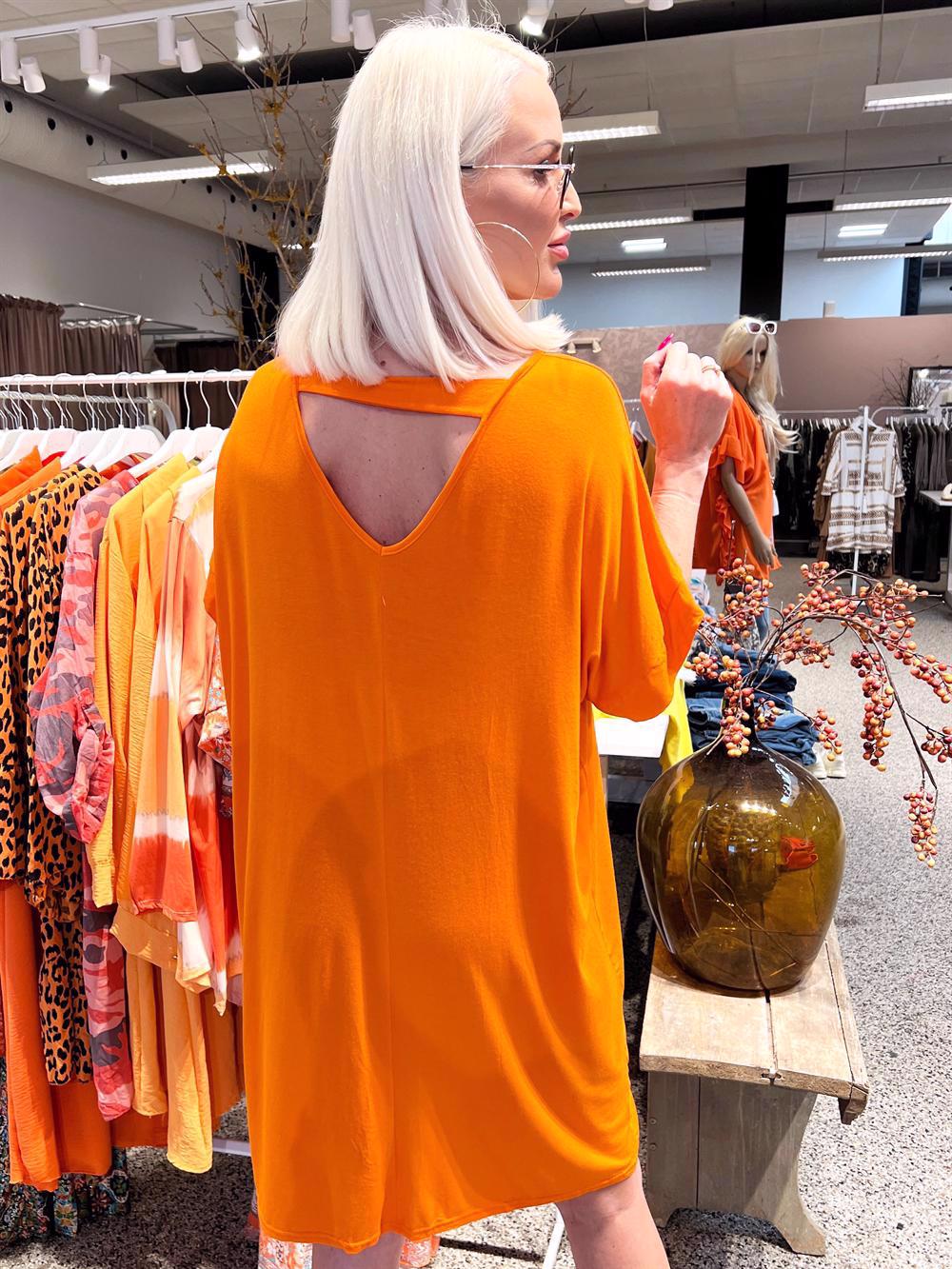 Ella Dress - Kjole med hul i ryggen